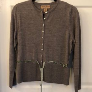 Grey merino wool sweater with green velvet ribbon